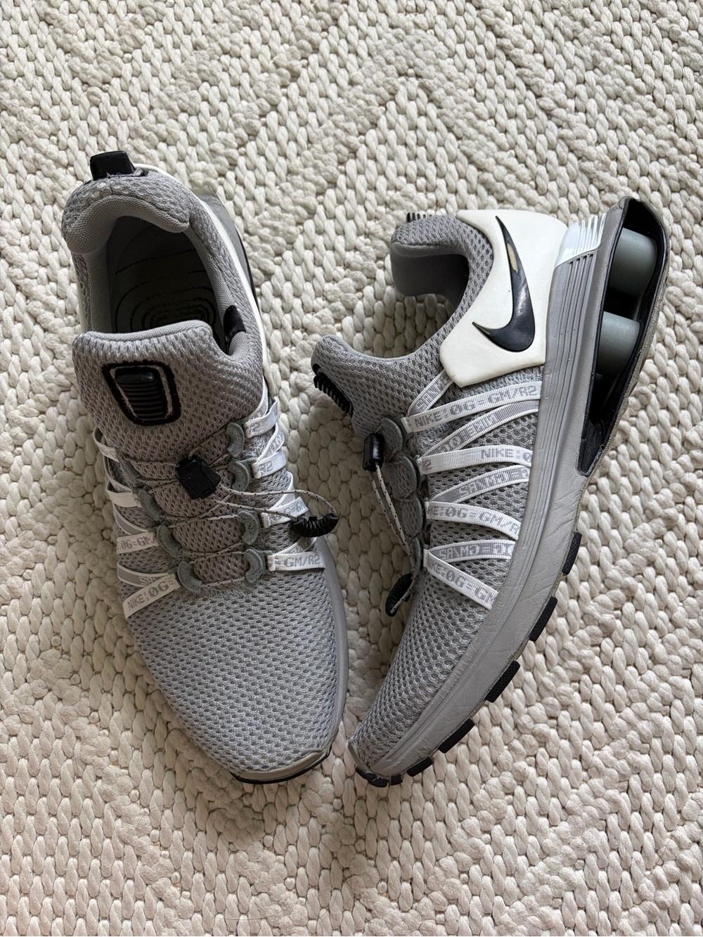 NIKE SHOX Gravity Athletic Running Shoes Mens Size 11.5 Wolf Grey